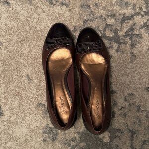 Trotters Brown and Black Women's Flats